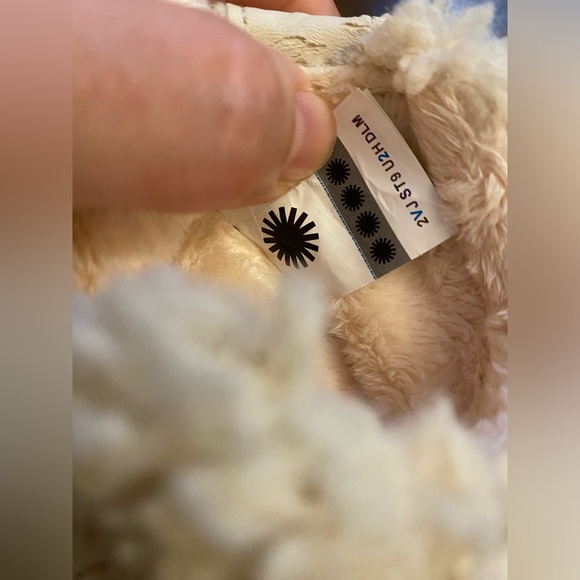 UGG- 0/1 baby booties lined infant size fuzzy velcro strap slippers pre-walkers - Picture 9 of 16